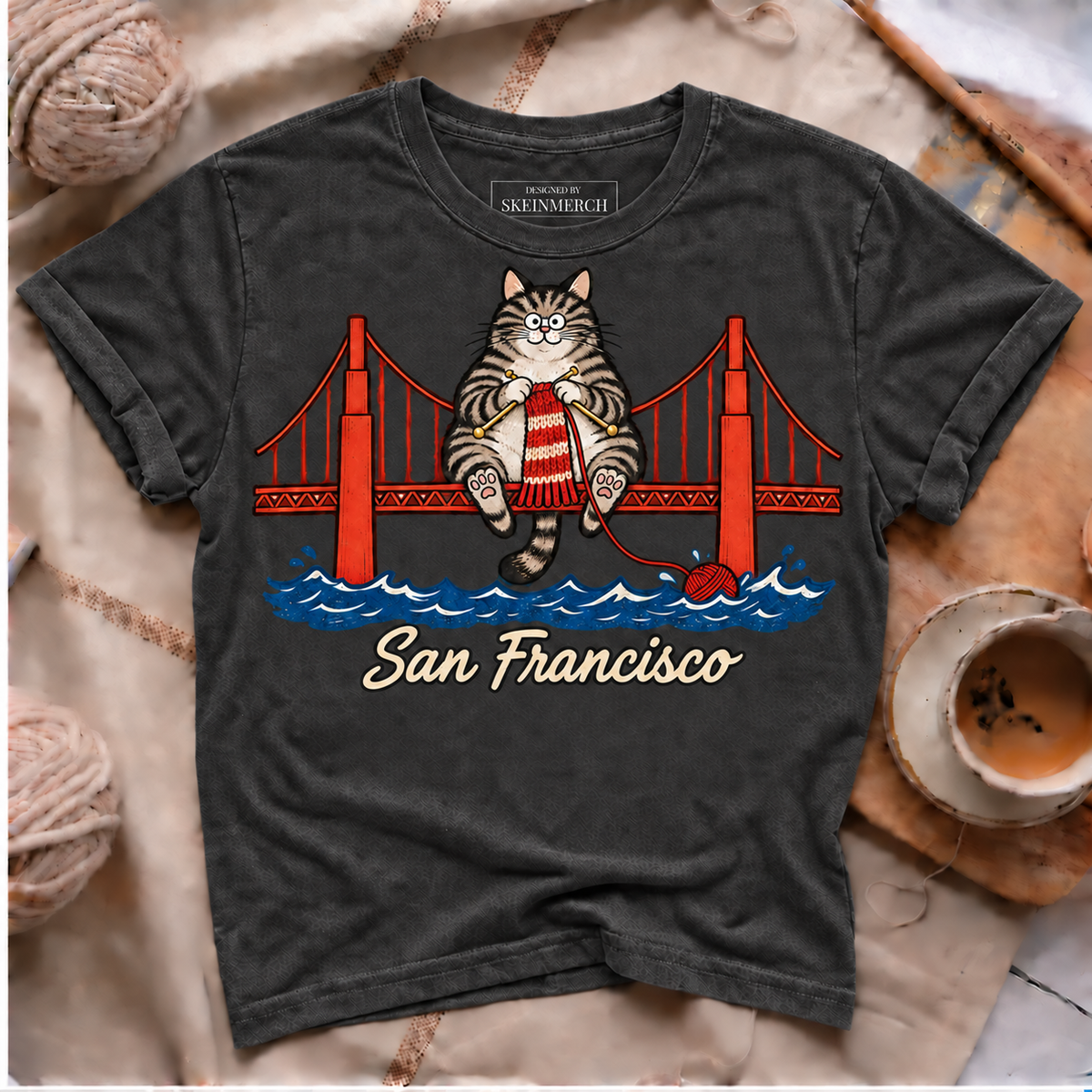 San Francisco Knitting Cat T-Shirt with floating yarn ball - Black
